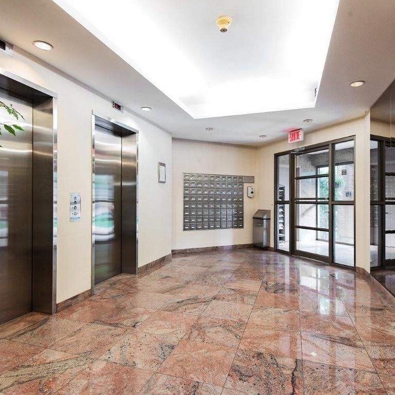 3 ½ - 990 Rue Saint-François-Xavier, Montréal - Photo 1