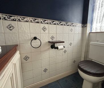 Roe Green Close - Photo 2