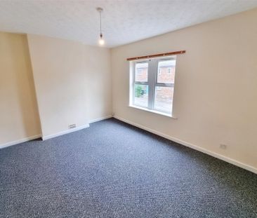 3 Bedroom House to Rent in Portland Road, Rushden, Northants, NN10 - Photo 5