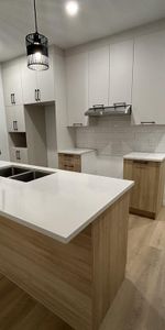 MAGNIFIQUE 5 1/2 - 1er JUILLET - TRIPLEX - 2 STATIONNEMENTS - Photo 4