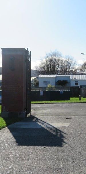 Peaceful Bedsit - Photo 1