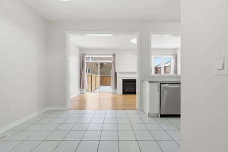 For Lease - 12 Beasley Grove, Hamilton, Ontario - Photo 2