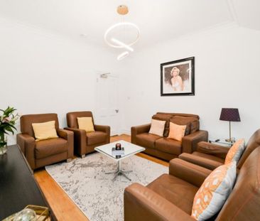 4 bedroom flat to rent - Photo 2