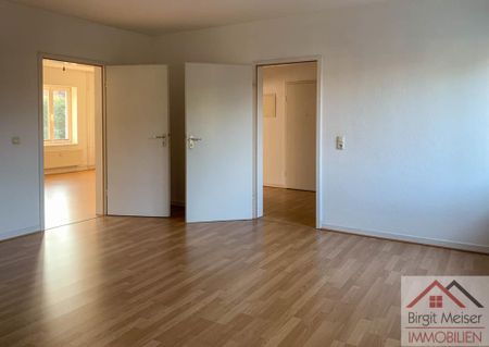 Feldstadt * 2 Zimmer mit EBK sowie Tageslicht-Duschbad, Hofnutzung, 2. OG - Foto 2