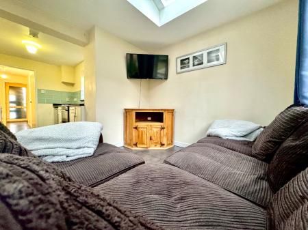 5 Bed Student Home - Room Lets - Tenterden Drive, Canterbury - Photo 3
