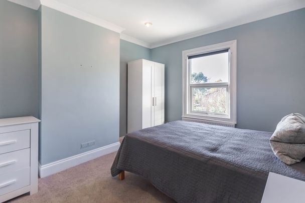 Lime Walk, Headington - Photo 1