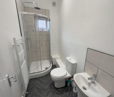 1 bedroom in a house share to rent - Photo 4