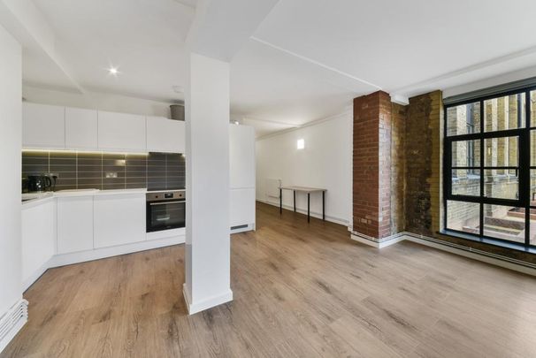 Studio to rent - Photo 1