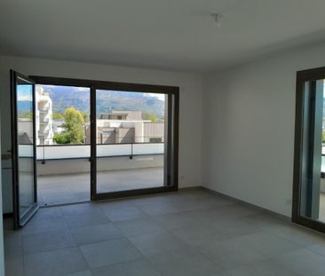 Location Appartement 3 pièces 67m² ANNECY 74370 - Photo 2