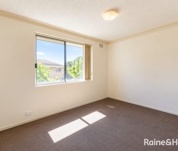 2 Bedroom Unit in Great Central Location! - Photo 2