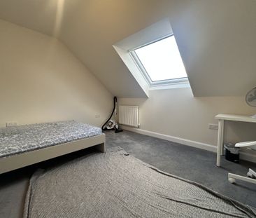 Ashcott Avenue, Leicester - Photo 3