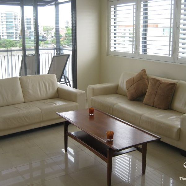 Riverfront Magnificent Spacious Unfurnished 3 BR + Apartment - Photo 1