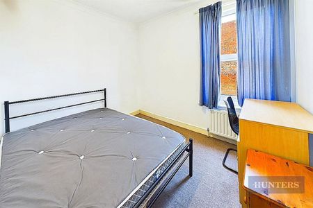 4 bedroom House To Let - Photo 5