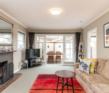 SUNNY STANDALONE HOME - ELLERSLIE - Photo 2