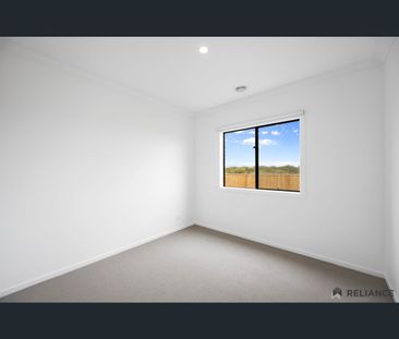 444 Mandalay Circuit, Beveridge, Vic 3753 - Photo 2
