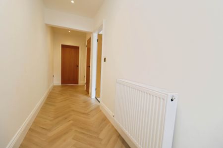 Oak Road, Bebington - Photo 2