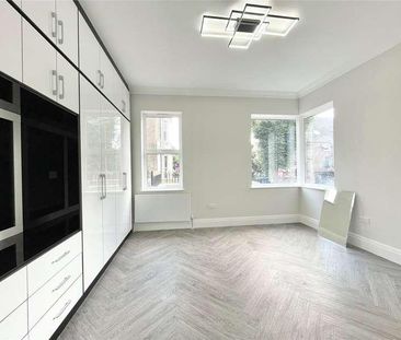 Raised Ground Floor, The Mall, Ealing Broadway, London, W5 - Photo 5