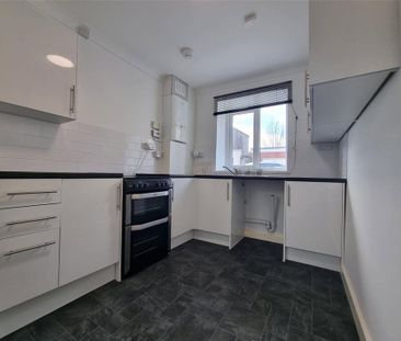 2 bedroom semi-detached house to rent - Photo 5