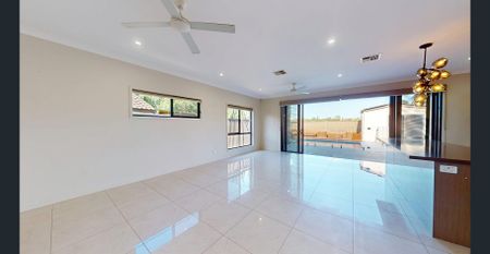 Spacious Family Living in the Heart of Sunnybank Hills - Photo 2