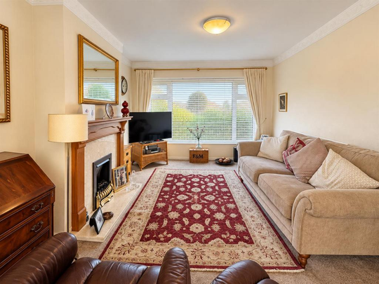 3 bedroom semi-detached house to rent - Photo 1