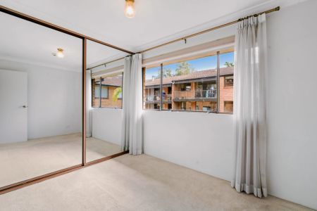 2Bedrooms, 1Bathrooms - Photo 2