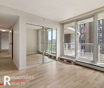 Condo in Downtown Vancouver, BC - Photo 6