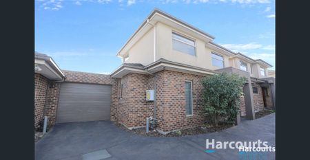 Spacious Stunning Townhouse! - Photo 3