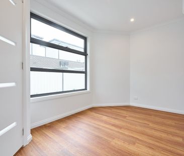 Near-New Modern Townhouse in Prime Noble Park Location - Photo 2