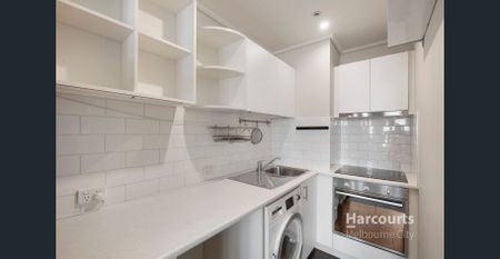 Iconic 'The Grand' - Furnished - Electricity & Cold Water usage Included - Photo 3