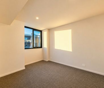 BRAND NEW 8TH FLOOR APARTMENT WITH CITY VIEWS - Photo 2