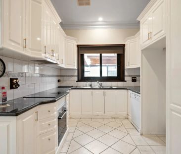 Timeless Tudor Elegance with Modern Luxury - Photo 5