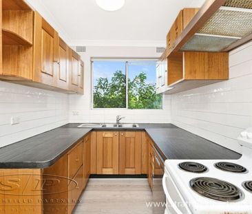 Bright 2 bedroom unit - Photo 4