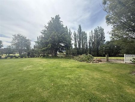 Family Living in the Heart of Outram - Photo 3