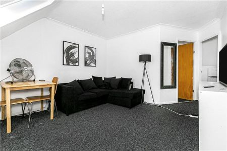Stirling Close, London, SW16 5HH - Photo 2