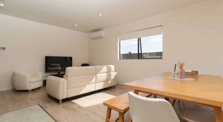 Modern, Sun-Filled 2-Bedroom Home Near Drury Ã¢ÂÂ Peaceful & Convenient - Photo 3