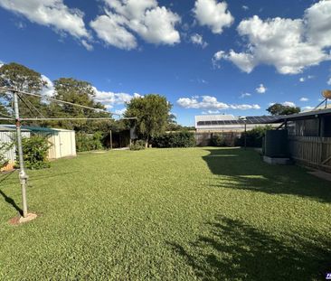 Established 3 Bedroom Family Home - Includes Garden/Lawn Maintenance - Photo 1