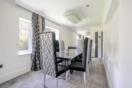 6 bedroom detached house to rent - Photo 3