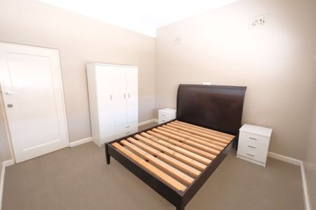 3 Bedroom Apartment - Photo 3