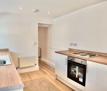 3 bedroom terraced house to rent - Photo 2