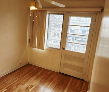 5738 Av. Lockwood, Côte-Saint-Luc, QC H4W - Photo 2