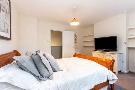 Dawes Road, Fulham, London, SW6 - Photo 4