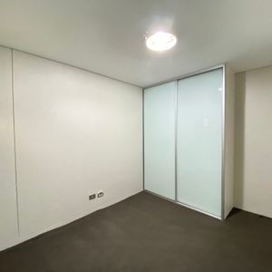 2 Bedroom Unit In Prime Location - Photo 2