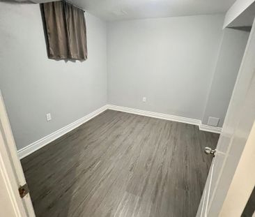 For Lease - 86 Queen Mary Drive, Brampton, Ontario - Photo 5