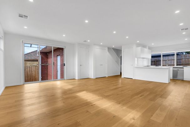 2/1 Newcastle Street, Preston VIC 3072 - Photo 1