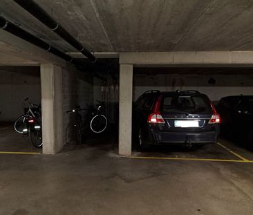 Mooi en lichtrijk appartement met 2 slaapkamers en ondergrondse aut... - Photo 2