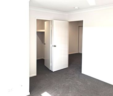 MOVE IN BEFORE CHRISTMAS-FULLY DUCTED AIRCONDITIONING-3 BED 2 BATH ... - Photo 2