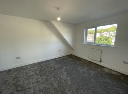 4 bedroom semi-detached house to rent - Photo 4