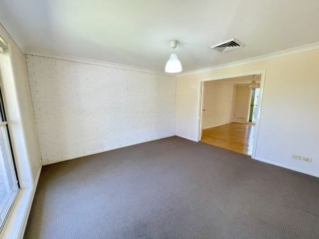 Spacious 4 Bedroom Family Home in a Quiet Cul-De-Sac - Photo 3