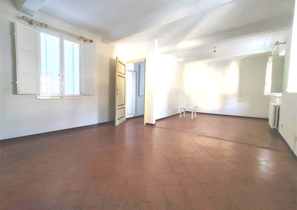 Ampio appartamento con terrazzino libero da metà marzo 2026 !