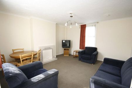 4 bedroom semi-detached house to rent - Photo 3